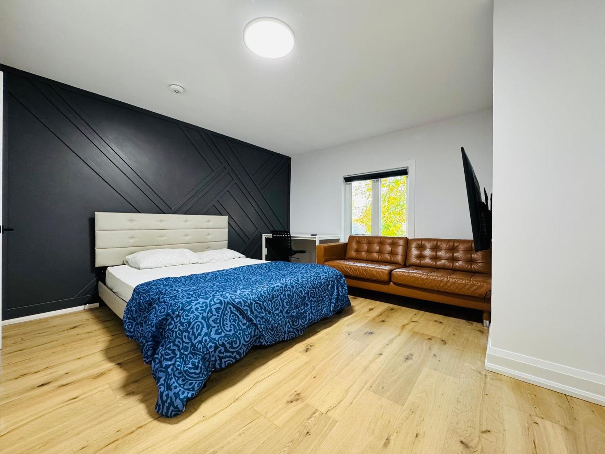 Entire Unit Airport Free Pkg Sep Entrance Newreno Toronto