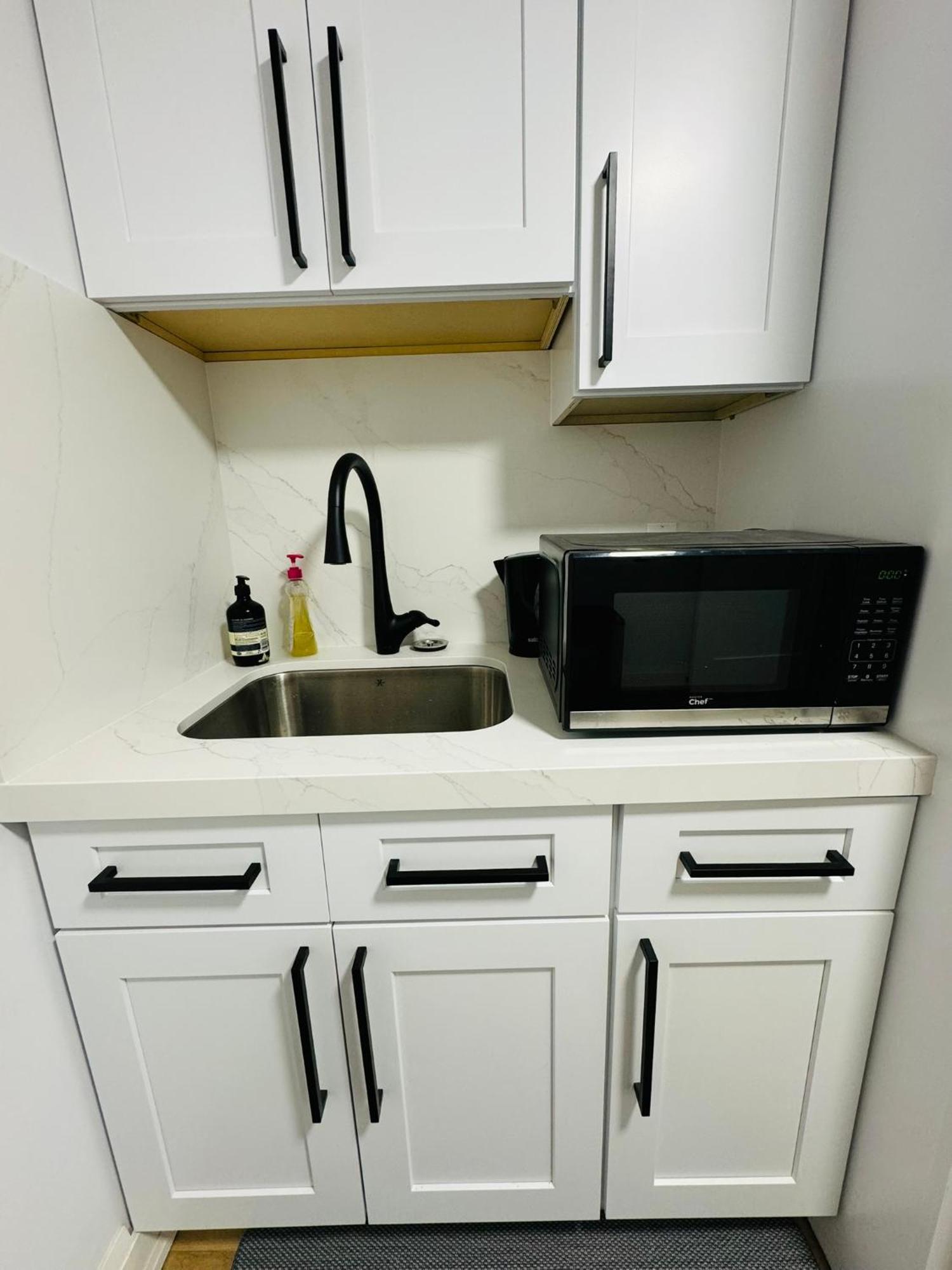 Apartment Entire Unit Airport Free Pkg Sep Entrance Newreno *