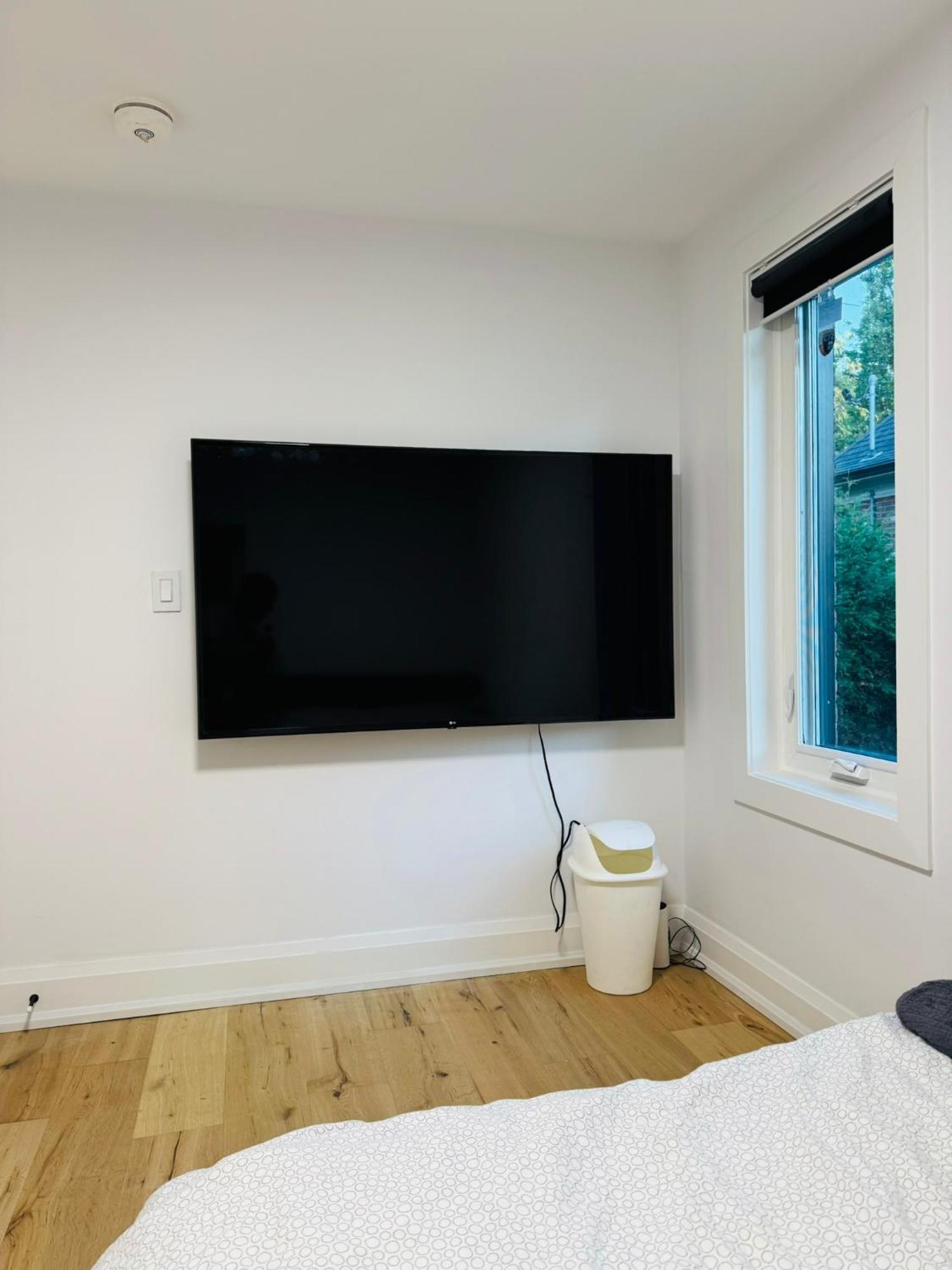 Entire Unit Airport Free Pkg Sep Entrance Newreno Toronto