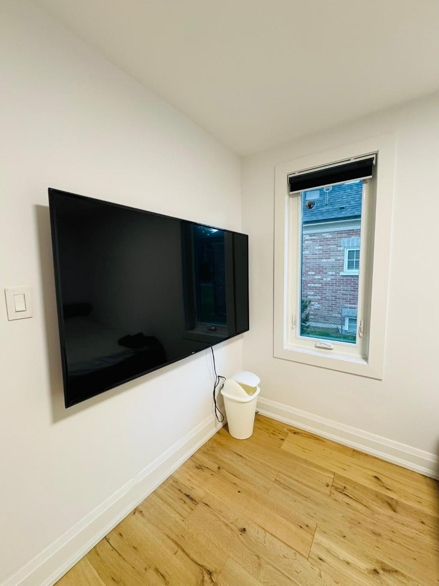 Entire Unit Airport Free Pkg Sep Entrance Newreno * Toronto