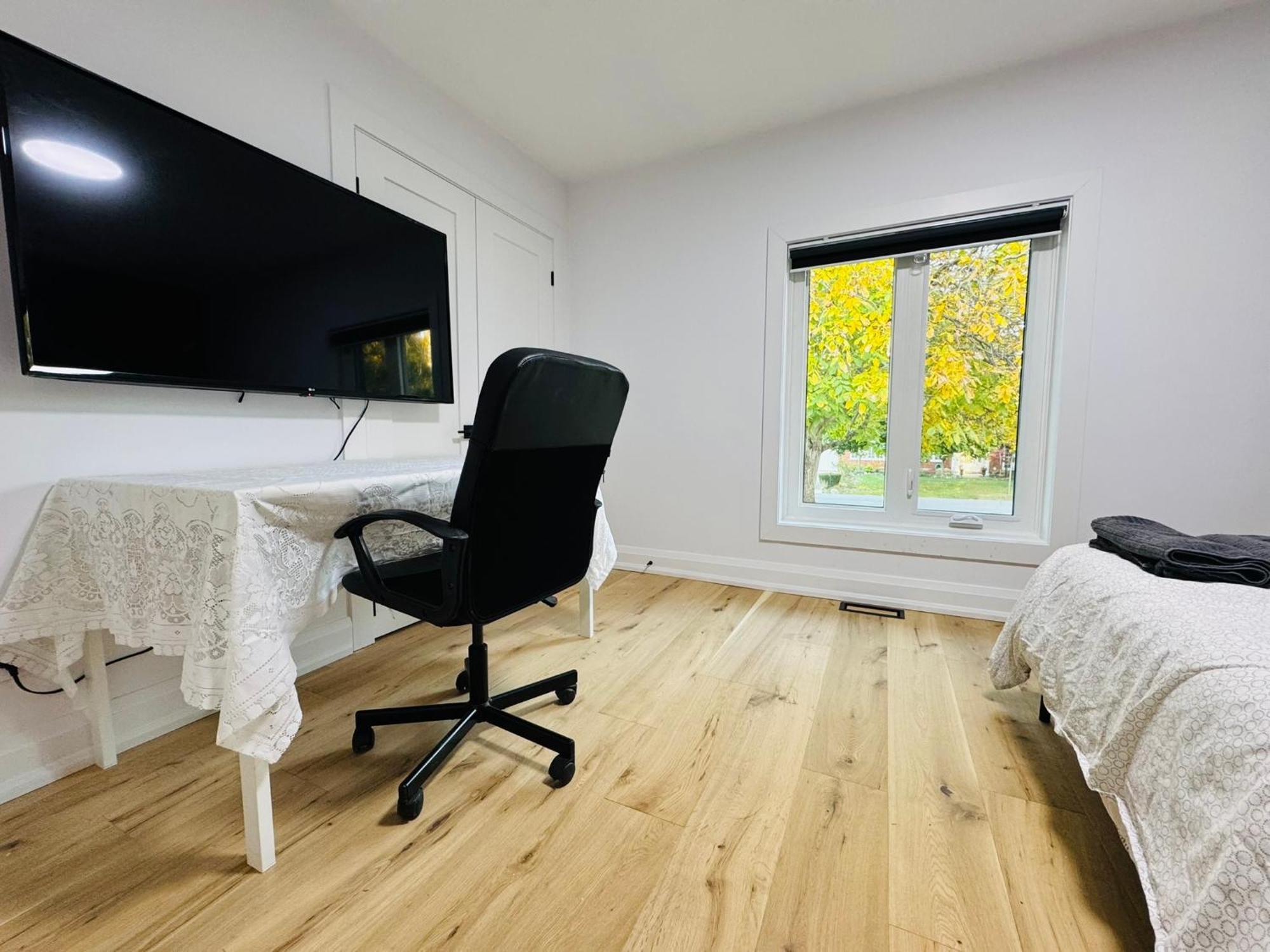 Entire Unit Airport Free Pkg Sep Entrance Newreno Apartment