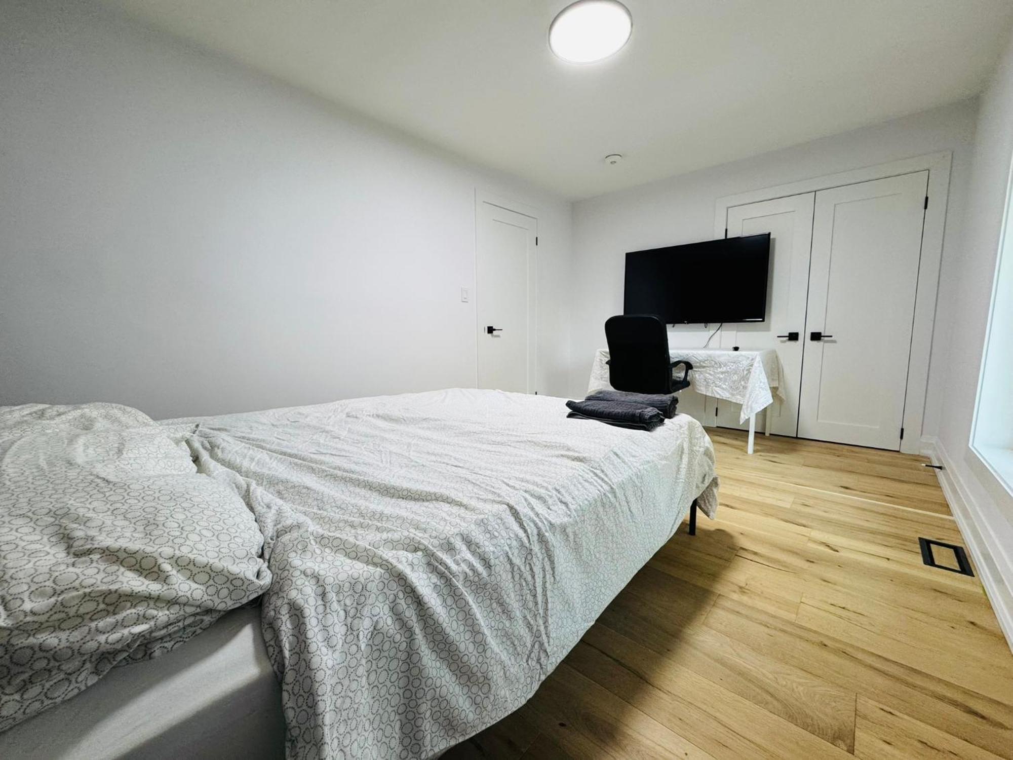 Entire Unit Airport Free Pkg Sep Entrance Newreno Toronto