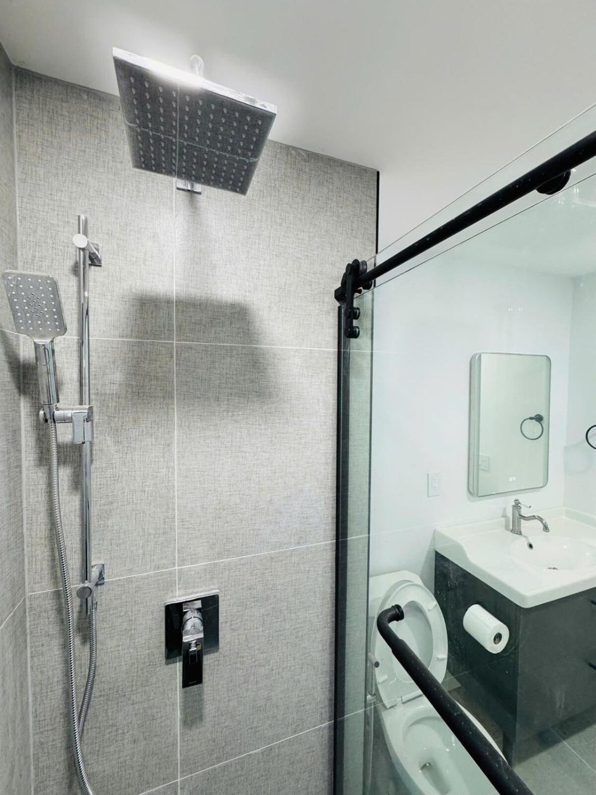 Entire Unit Airport Free Pkg Sep Entrance Newreno *